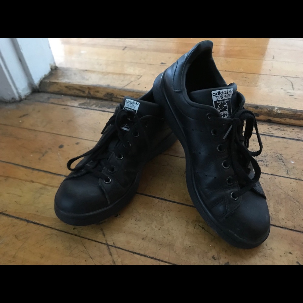 Black Adidas Stan Smiths Size 6!!!